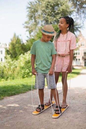 Skis de marche en bois - jouet en bois - jeu extérieur - enfants - BS Toys 4