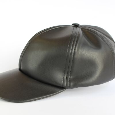 Cappello con visiera, realizzato in ecopelle di alta qualità