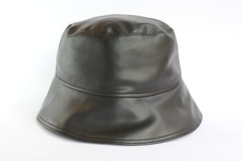 Chapeau noir en cuir écologique de haute qualité