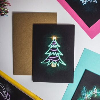 Carte de Noël d'arbre au néon 4