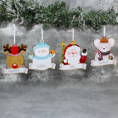 Personalisiertes Set aus vier bunten Weihnachtsfiguren aus Holz zum Aufhängen