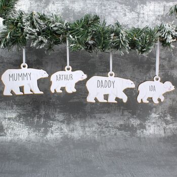 Ensemble personnalisé de quatre décorations à suspendre en bois de la famille des ours polaires 1