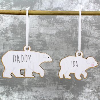Ensemble personnalisé de quatre décorations à suspendre en bois de la famille des ours polaires 4