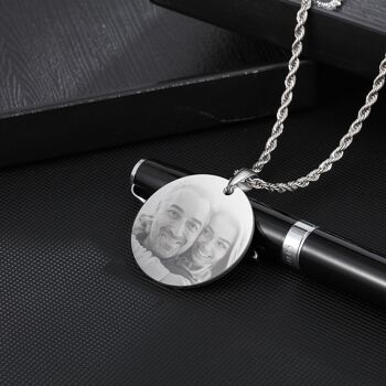 Collier pendentif photo en acier inoxydable personnalisé - chaîne torsadée et impression noir et blanc 2