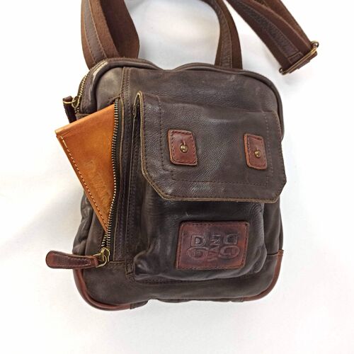 Tracolla  in Pelle "Leather Flat Tablet CrossBody" con dettagli di telone camion riciclato