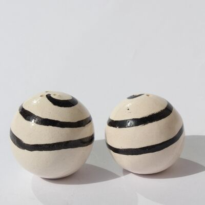 oasis salt and pepper shakers