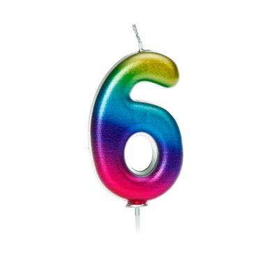 Vela arcoíris con púa moldeada con números metálicos de 6 años