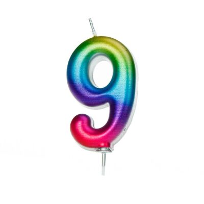 Vela arcoíris con púa moldeada con números metálicos de 9 años