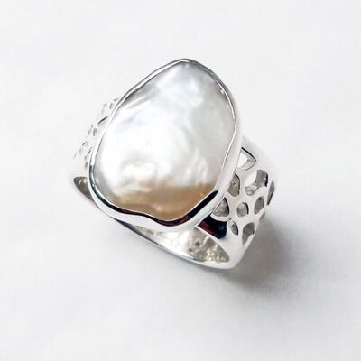Labyrinth Keishi Pearl "Closed Back" Sterling Silver Coral Band Ring