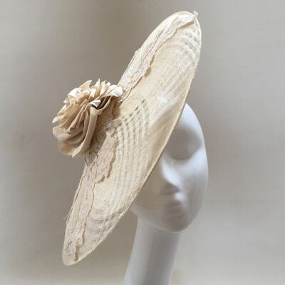 Maggie - Basket weave ivory sinamay saucer headpiece with lace and silk rose - Cream - Saucer Headpiece - Sinamay straw