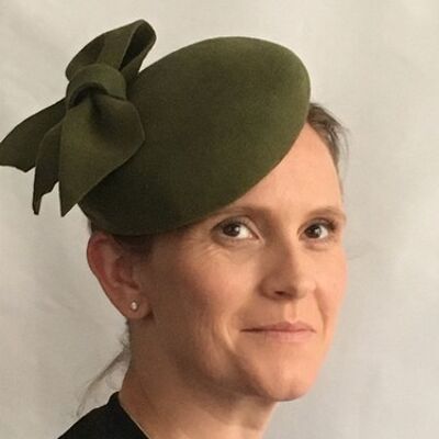 Sarah - Green felt headpiece on a button base with green felt bow - Green - Button headpiece - Felt