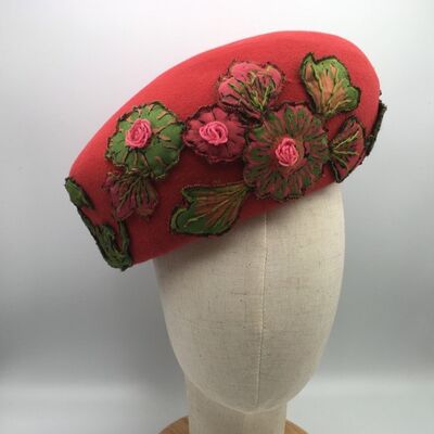Marion - Red felt beret with green and pink vintage appliqué - Red - Beret - Felt