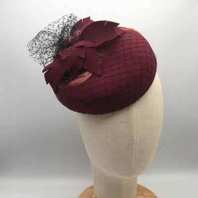 Edith - Burgundy wool felt button measuring with black veiling, felt and feather - Burgundy - Button headpiece - Felt