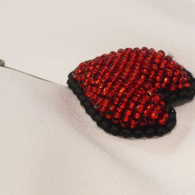 Broche love