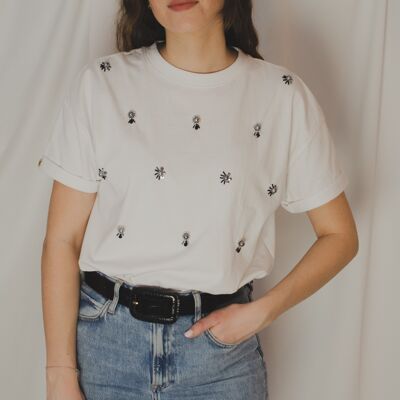 One-size white t-shirt embroidered with gray and silver beads