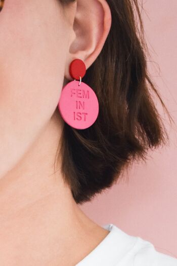 Boucles d'oreilles pendantes féministes en pâte polymère - Rouge/Rose 5
