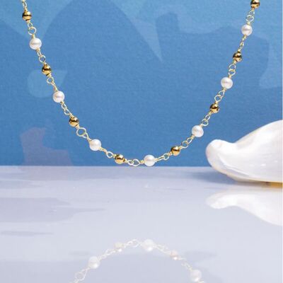 Collier petites perles de culture blanches et perles dorées