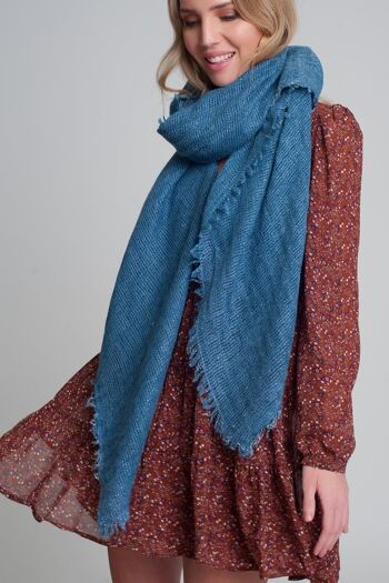 Écharpe tricotée légère en bleu 3