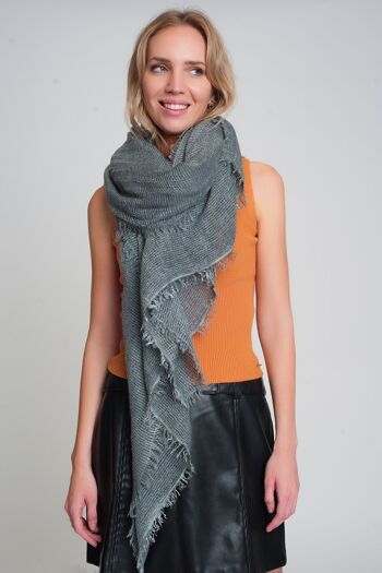 Écharpe tricotée légère en gris 1