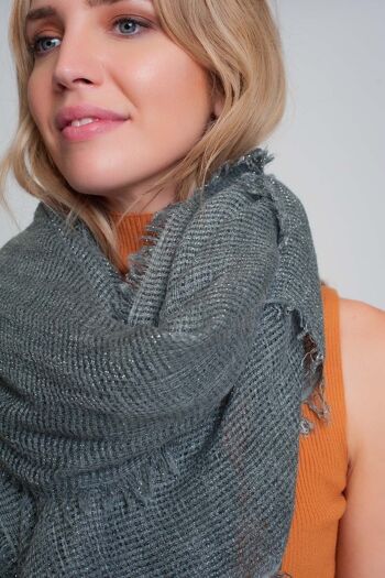 Écharpe tricotée légère en gris 3