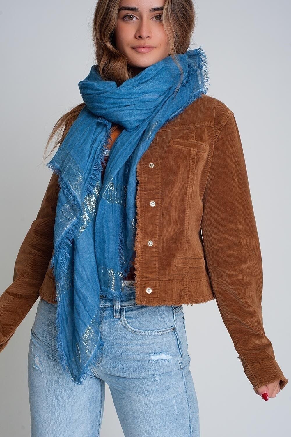 Sciarpa leggera in blu con strisce dorate