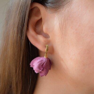 Flourist earrings in basic silk.