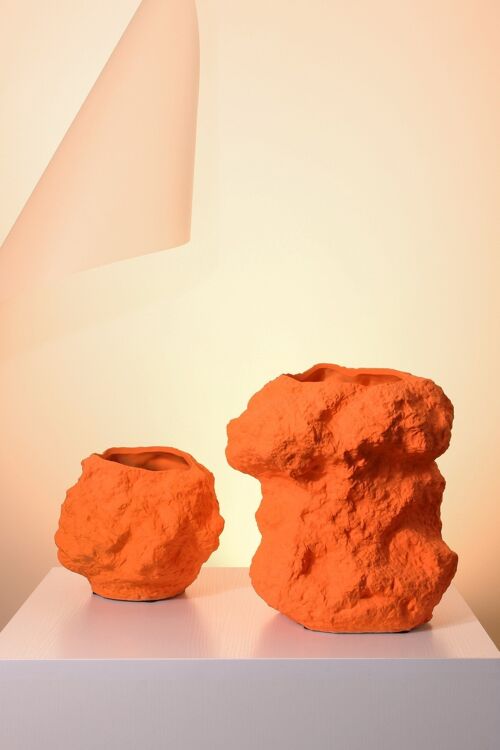 Ceramic vase w. look of rock, in trendy orange CHU32OR