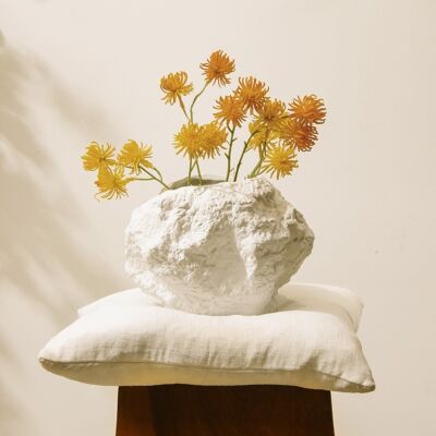 Ceramic vase w. look of rock, trendy natural design.CHU20WH