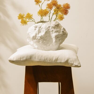 Ceramic vase w. look of rock, trendy natural design.CHU20WH