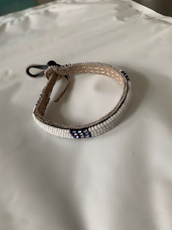 *nouveau* bracelet blanc avec fantaisie bleu et argent