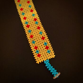 bracelet Maasai large avec bouton / jaune, bleu, rouge 3