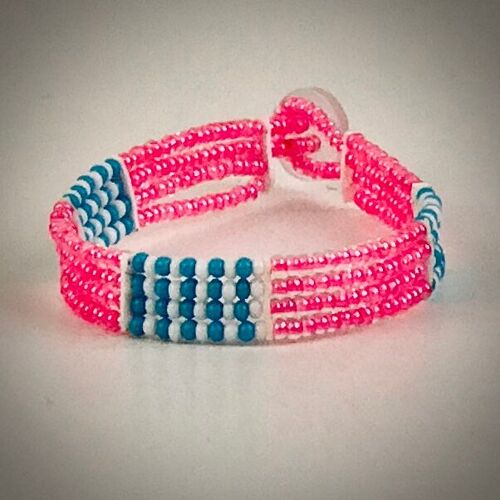 Massai-Armband mit Knopf / pink with white/light blue