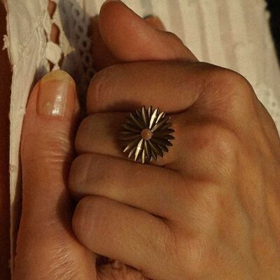 Adjustable ring steel semi-precious stone flower