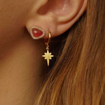 Boucles d'oreilles laiton doré à l'or fin anneau pendentif rose des vents allongée 1