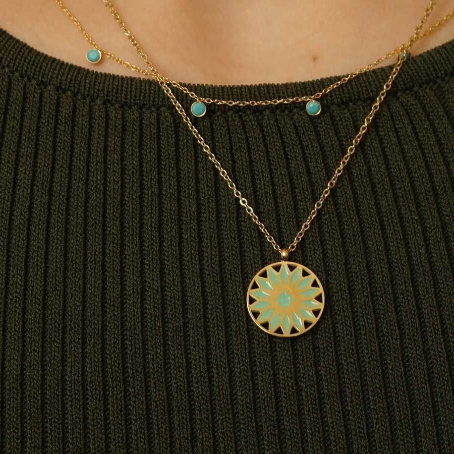 Collana traforata in acciaio smaltato con rosa dei venti