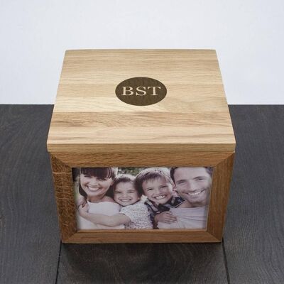 Oak Photo Keepsake Box with Initials (PER916-HRT) (TreatRepublic768)