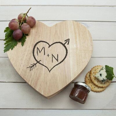 Personalised Carved Heart Cheese Board (PER2596-001) (TreatRepublic1138)