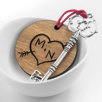 Personalised Couple's Carved Heart Initials Keepsake (PER3301-001) (TreatRepublic1368)
