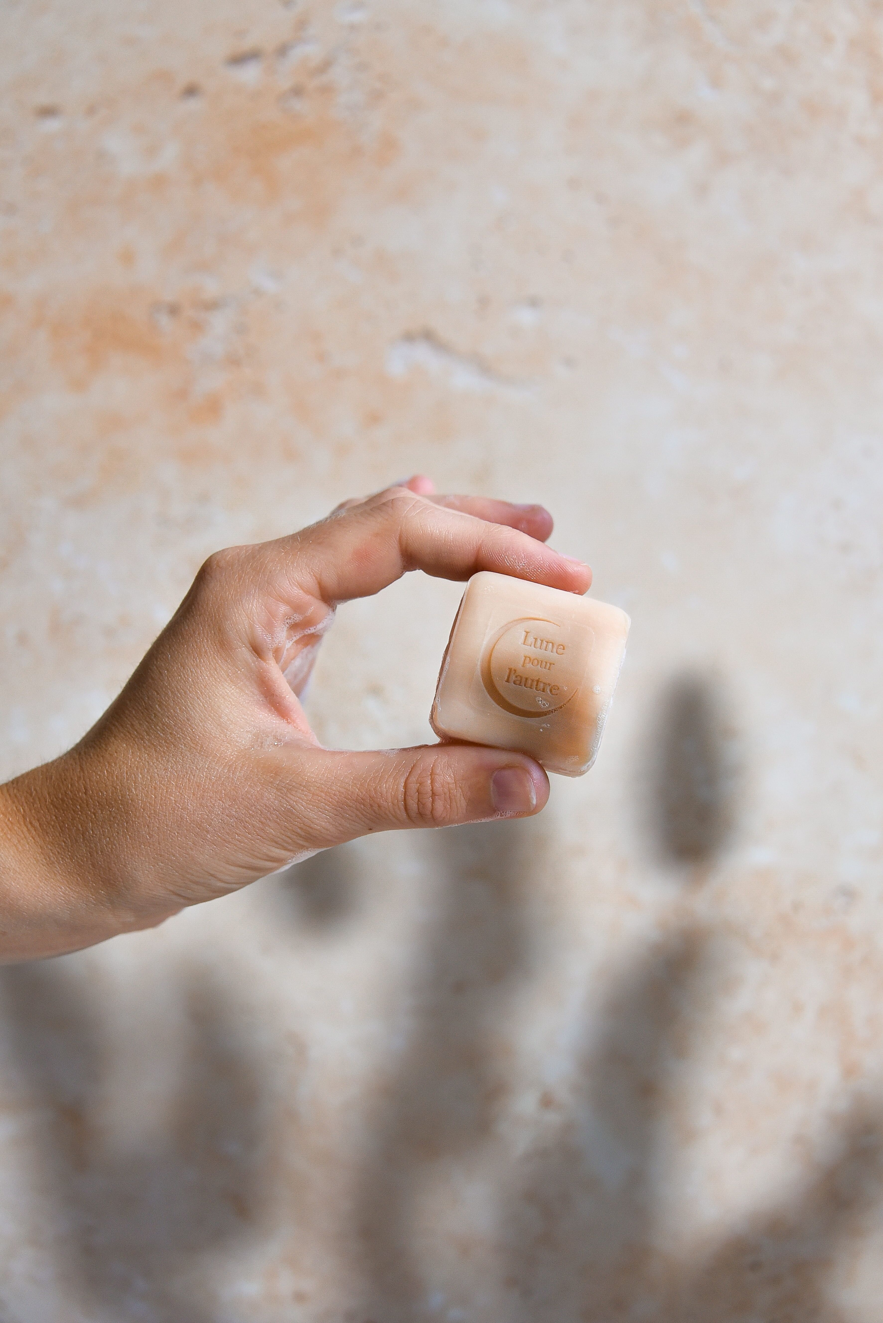 Mini size conditioning solid shampoo