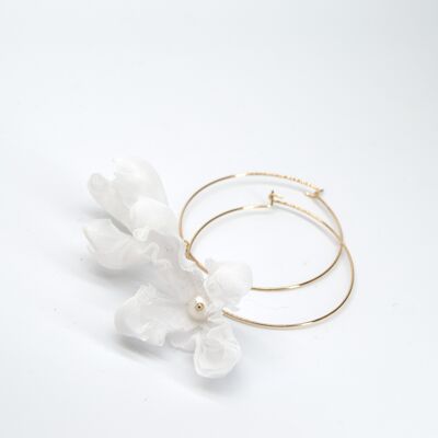Flourist earrings in white silk and pearls FLPNW8