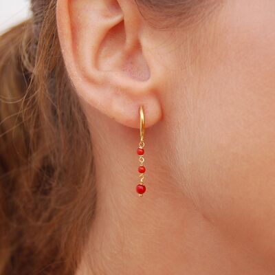 Boucles d'oreilles en argent sterling avec corail rouge.