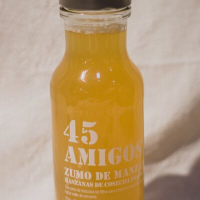 Zumo de Manzanas, 45 Amigos