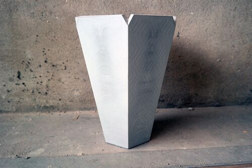 Alice concrete vase