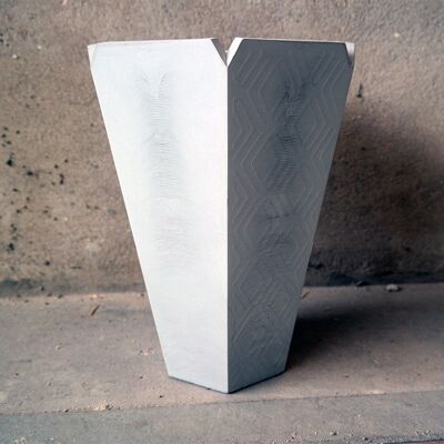 Alice concrete vase