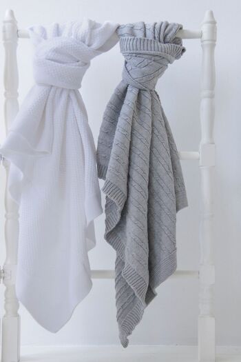 couverture tricotée en coton twist petit gris clair moyen 2