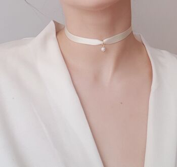 Choker-Halskette aus seidigen weißen Perlen 1