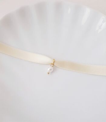 Choker-Halskette aus seidigen weißen Perlen 5