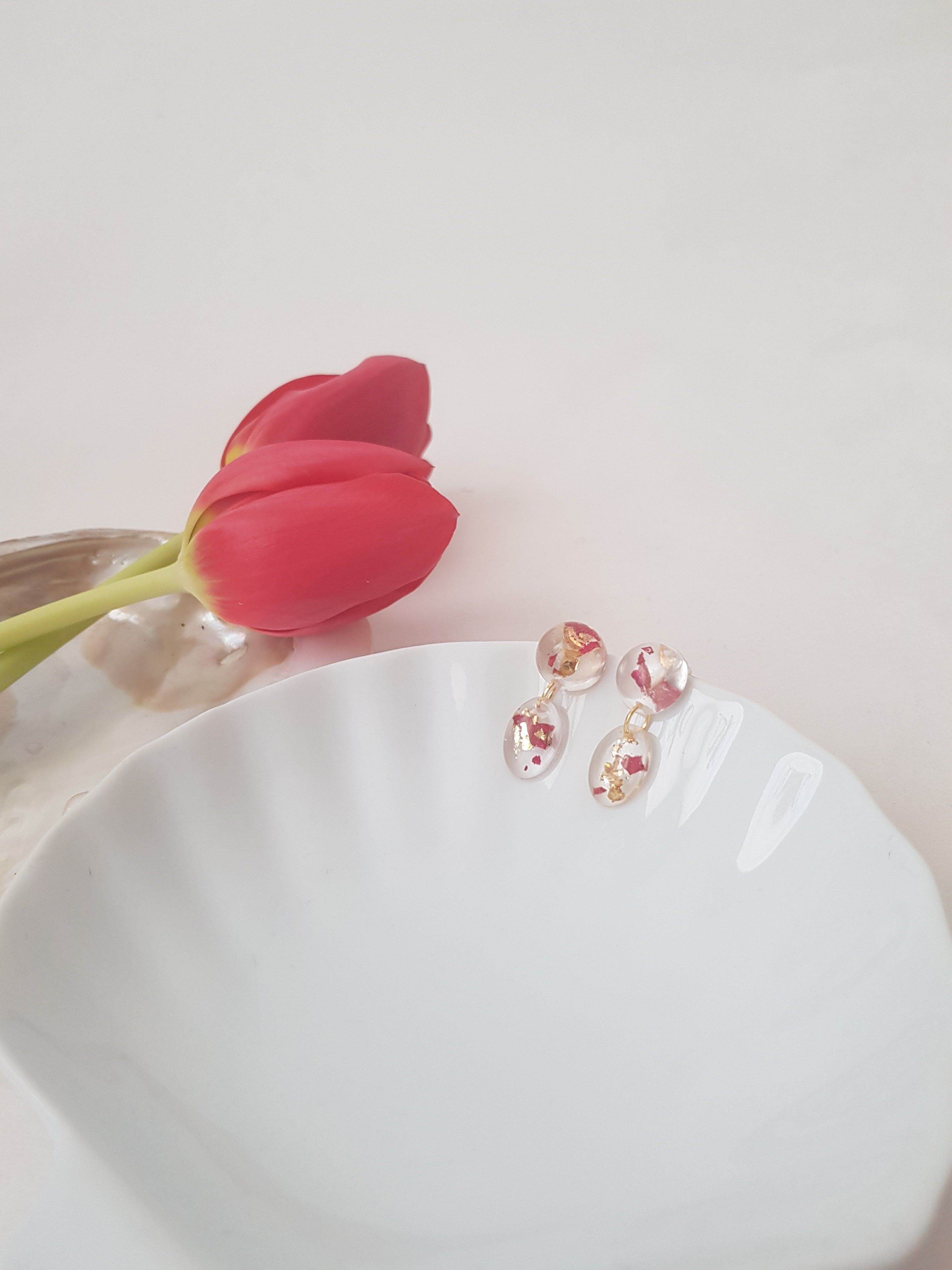 Rotgoldene Ohrstecker mit Trockenblumen, transparent