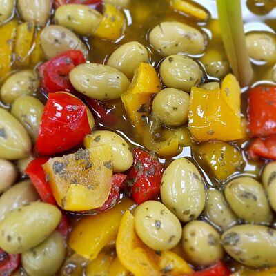 Aceitunas verdes a la siciliana (ajo, perejil, pimientos) A GRANEL