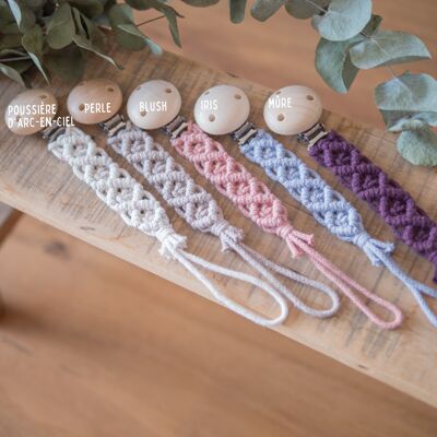 Pinza para chupete grande de macramé | polvo de arcoiris